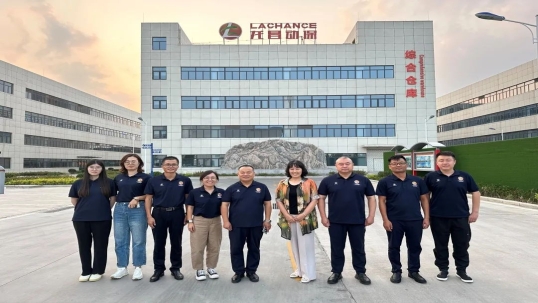 中国农大张丽英教授莅临英国上市公司365对饲添胆汁酸国标起草企业现场生产作考察指导！